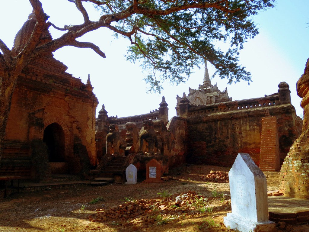 Einer der über 2000 Tempel von Bagan.